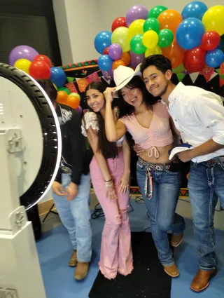 🎉 Celebrate Summer with PF Photobooths! 🌞