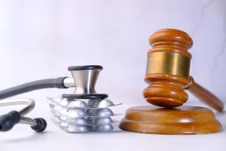 Why Medical Expert Witnesses Are Essential in Civil and Criminal Litigation