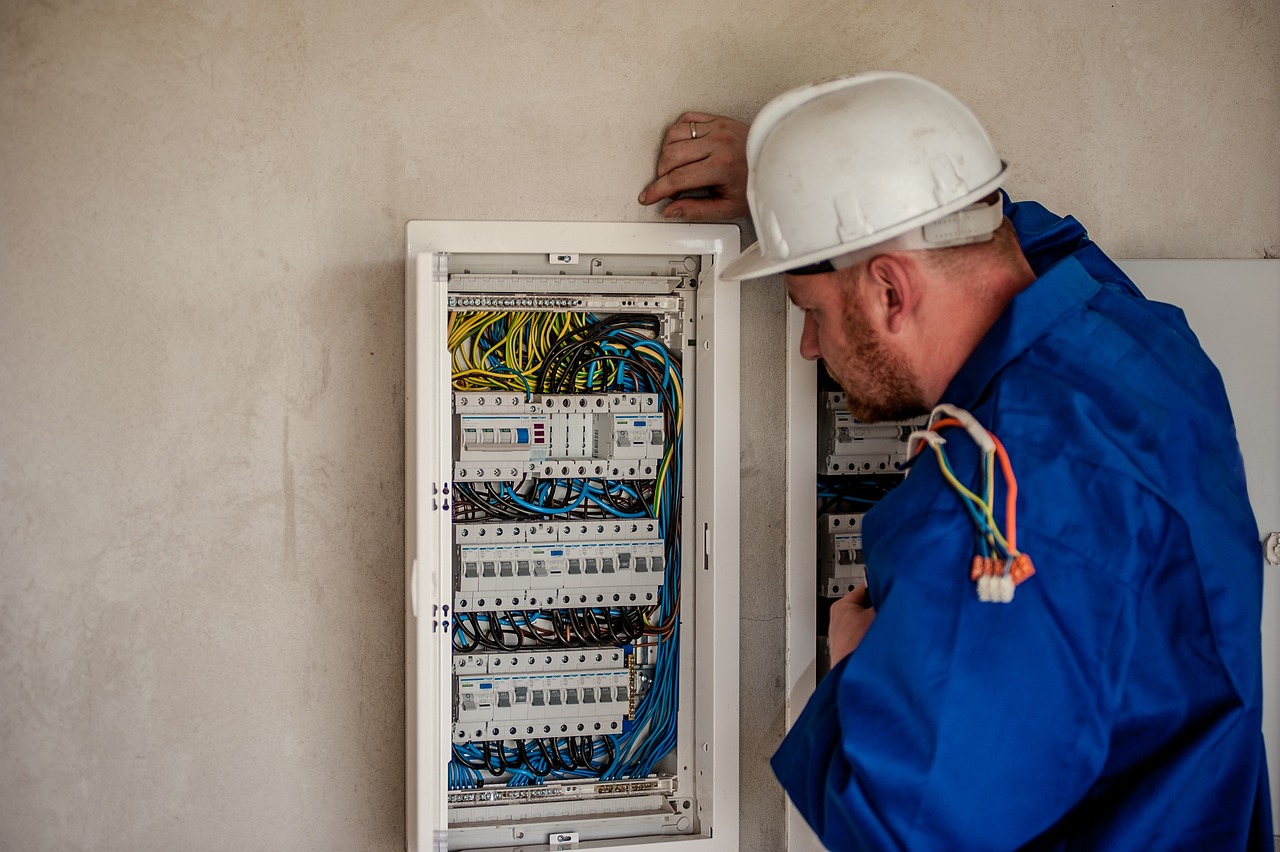 Handling Electrical Problems: Home Safety & Solutions Guide