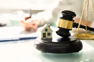 When Should Aspiring Real Estate Agents Obtain Their License?
