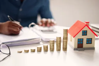 Breaking Down Real Estate License Expenses for Aspiring Agents