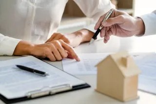 How to Verify a Real Estate Agent's License and Credentials