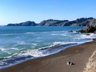 🌊 Where the Road Ends & Adventure Begins: Black Sands Beach