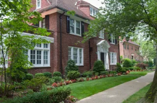 The Most Common Red Flags for Buyers in Older Homes