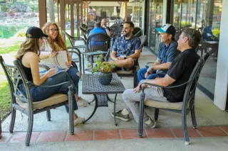 Reuniéndonos como Familia por las Casas