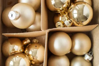 How to Declutter and Organize Christmas Decorations After the Holidays