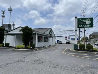 🍩 A Sweet Legend: Why Long’s Bakery Is Indy’s Most Delicious Stop! 🚗 (Prime Edge Car Rentals – Indianapolis, IN)