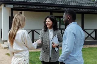 Essential Tips to Sell an Old House Fast