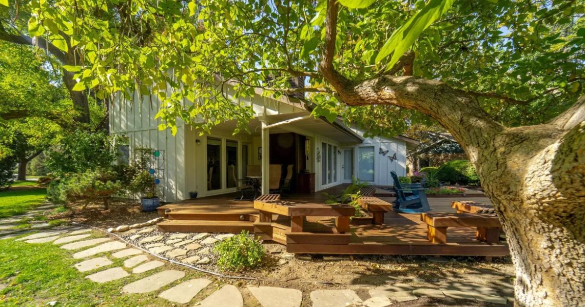 How Much Does It Cost to Build a Deck?