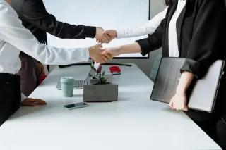 The Dark Side of Real Estate: Unethical Selling Agents and the Multi-Offer Dilemma