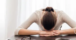 Fatigue automnale : comprendre les causes et savoir quand consulter