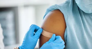Vaccin contre le VPH : une nouvelle étude confirme son efficacité pour prévenir le cancer du col de l’utérus