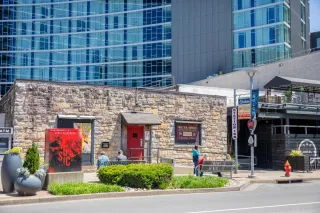 Bluegrass, Cold Beer & Nashville Vibes: Discover the Soul of The Station Inn