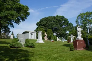 🌳 Cedar Hill Cemetery: A Peaceful Stroll Through History in Hartford