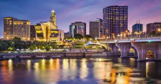 🌅 Riverfront Plaza & Riverwalk: Hartford’s Ultimate Waterfront Hangout