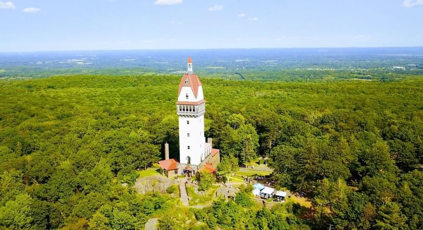 🚗 How a High-End Rental Car Enhances Your Stay in the Farmington Valley | Hartford VIP Car Rental, Avon, Connecticut