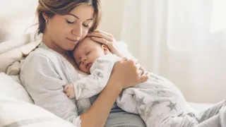 Sono do bebê recém-nascido: o que é esperado e como tornar as noites mais tranquilas
