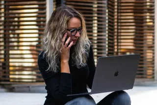 Say Less, Close More: How Strategic Sales Conversations Build Trust and Win Business