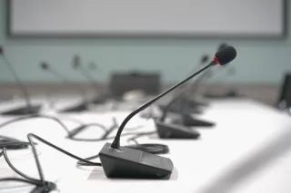 No Pauses or Perfect Timing? A Client’s Guide to Choosing the Right Interpretation Service