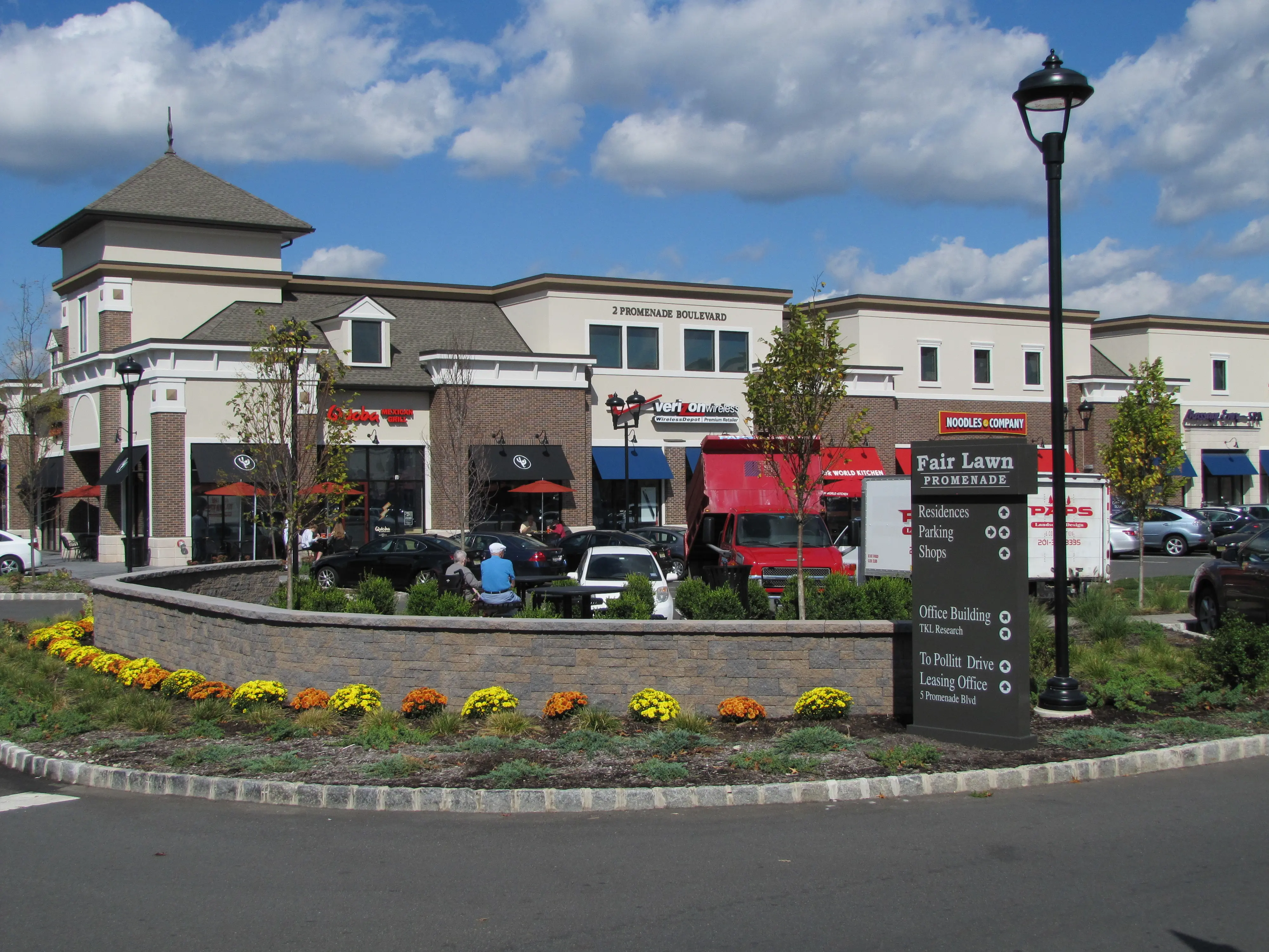 🛍️Fair Lawn Promenade: Where Living, Shopping, and Dining Come Together!
