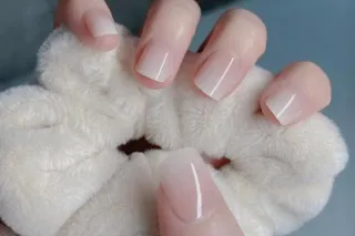 The Rising Trend of Dip Nails: Revolutionizing Manicures