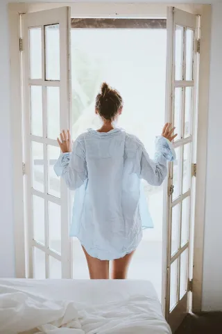 🌞 The Best Morning Ritual for Women Over 40 (Backed by Ayurveda + Neuroscience)