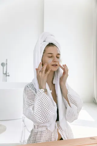 5 Essential Skincare Tips for Glowing Skin Year-Round