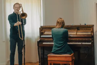 Behind the Scenes with Julia Gjertsen & Gustav Davidsson