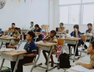 Transitioning from Public Schools to a Hybrid Education Model: Navigating the Shift