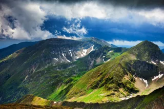 Ghid de Drumeții în Munții Făgăraș: Trasee și Sfaturi pentru Iubitorii de Natură