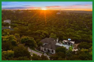 YOLO Outdoor TV in Austin, TX: New Entertainment Oasis Idea