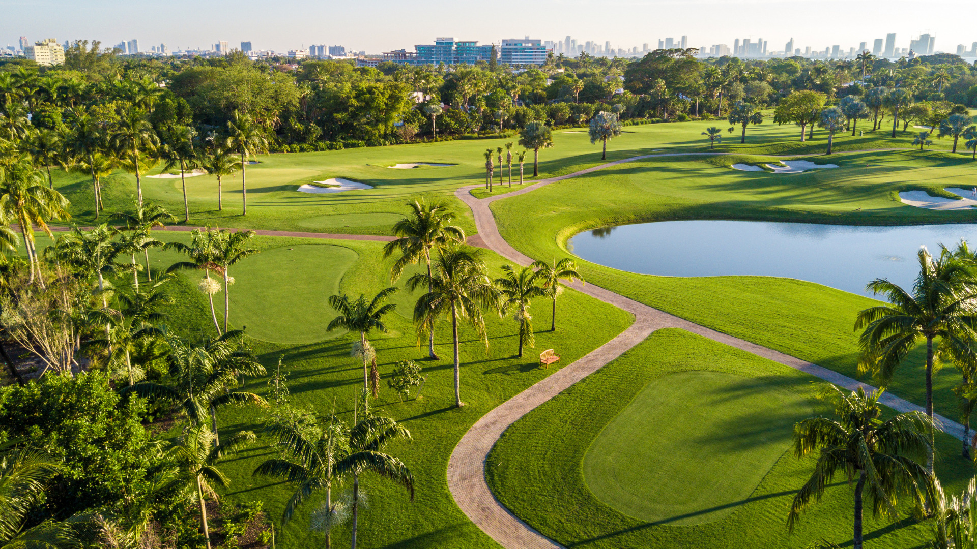 ⛳ Tee Off in Style: Exploring the Best Golf Courses in Naples & Bonita Springs, FL with Luxriders