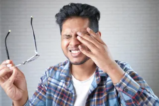 Steps for Handling Eye Injuries with First Aid