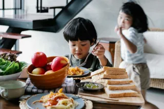 Eating Habits: My Sensitive Kid Keeps Under/Over Eating