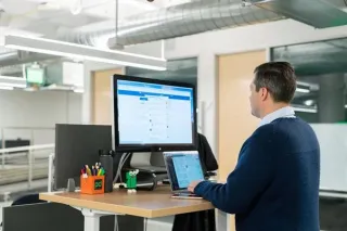 Understanding LinkedIn Analytics to Drive Financial Advisory Success