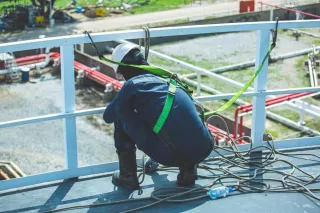 The top 5 safety devices that every construction sector lone worker should have