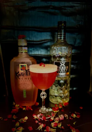 🍸 Asian Pornstar Martini – A klasszikus újragondolva, keleti csavarral - Budapesten a CoolTour Bar 2 - benn
