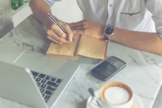 5 Hábitos laborales que perjudican a tu empresa y cómo corregirlos