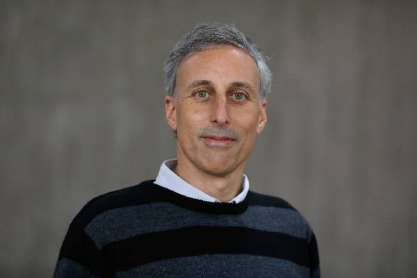 Cómo funcionan los mercados eléctricos: claves del webinar MII UC, con el profesor Enzo Sauma (PhD)