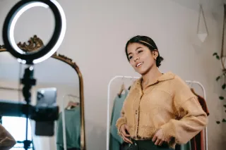 Aspiring Influencers: Navigating the Path to Online Stardom