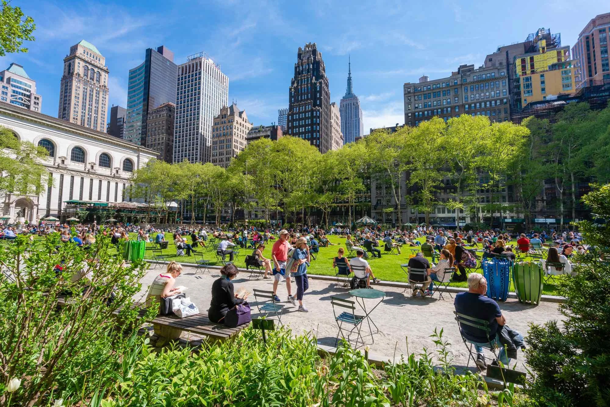 🗽Bryant Park: Midtown's Backyard That Hustles Just Like You