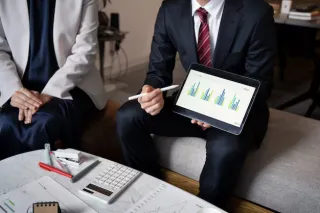 The Role of Financial Advisors in Enhancing Teacher Wealth