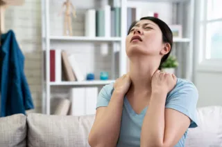 Neck Pain After the Gym? Here's What Your Body's Trying to Tell You