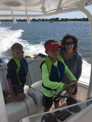 NAVIGATING YOUR FIRST BOAT PURCHASE: A GUIDE FOR NEW BOATERS