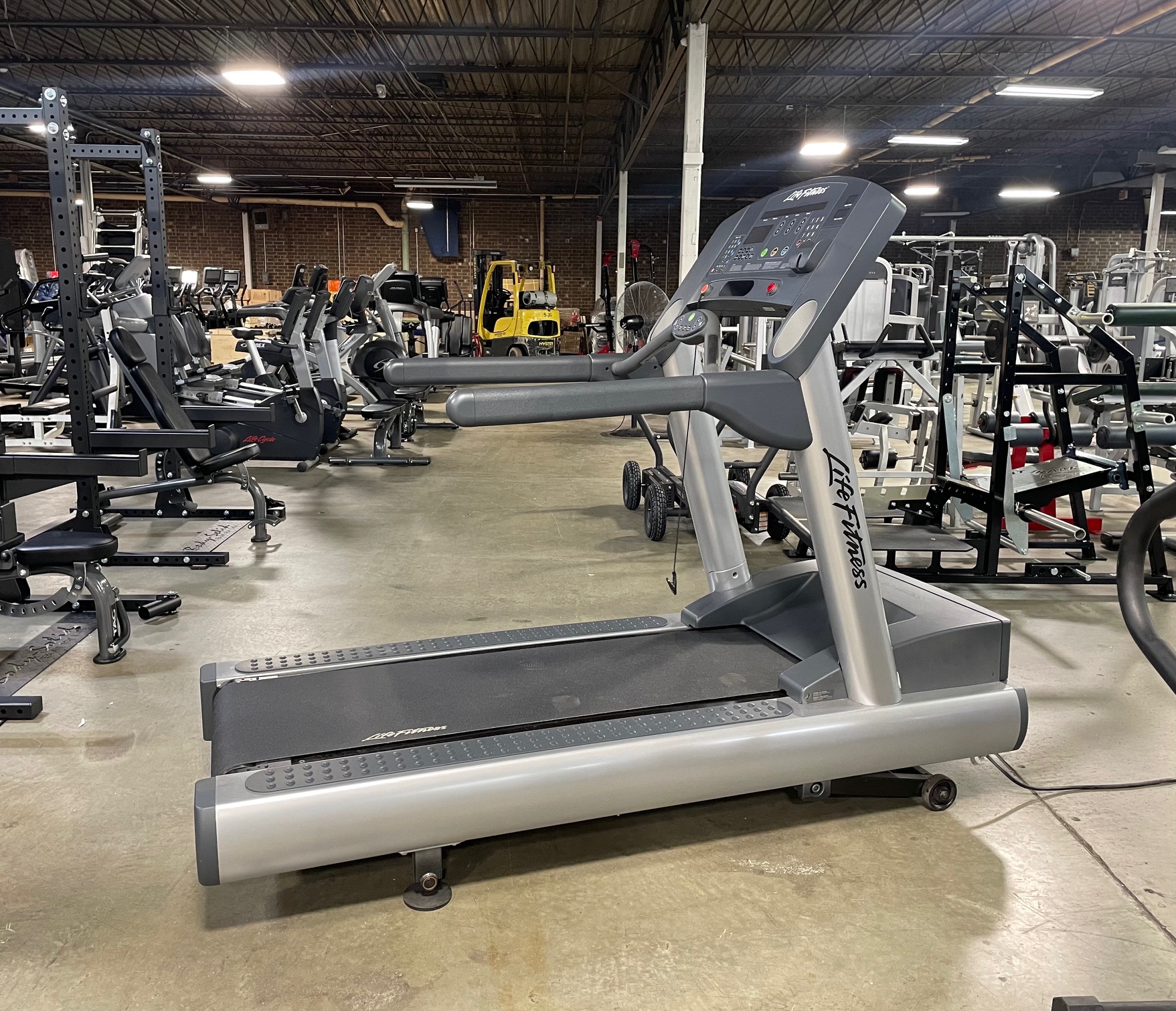 Life Fitness CLST Treadmill  $3000