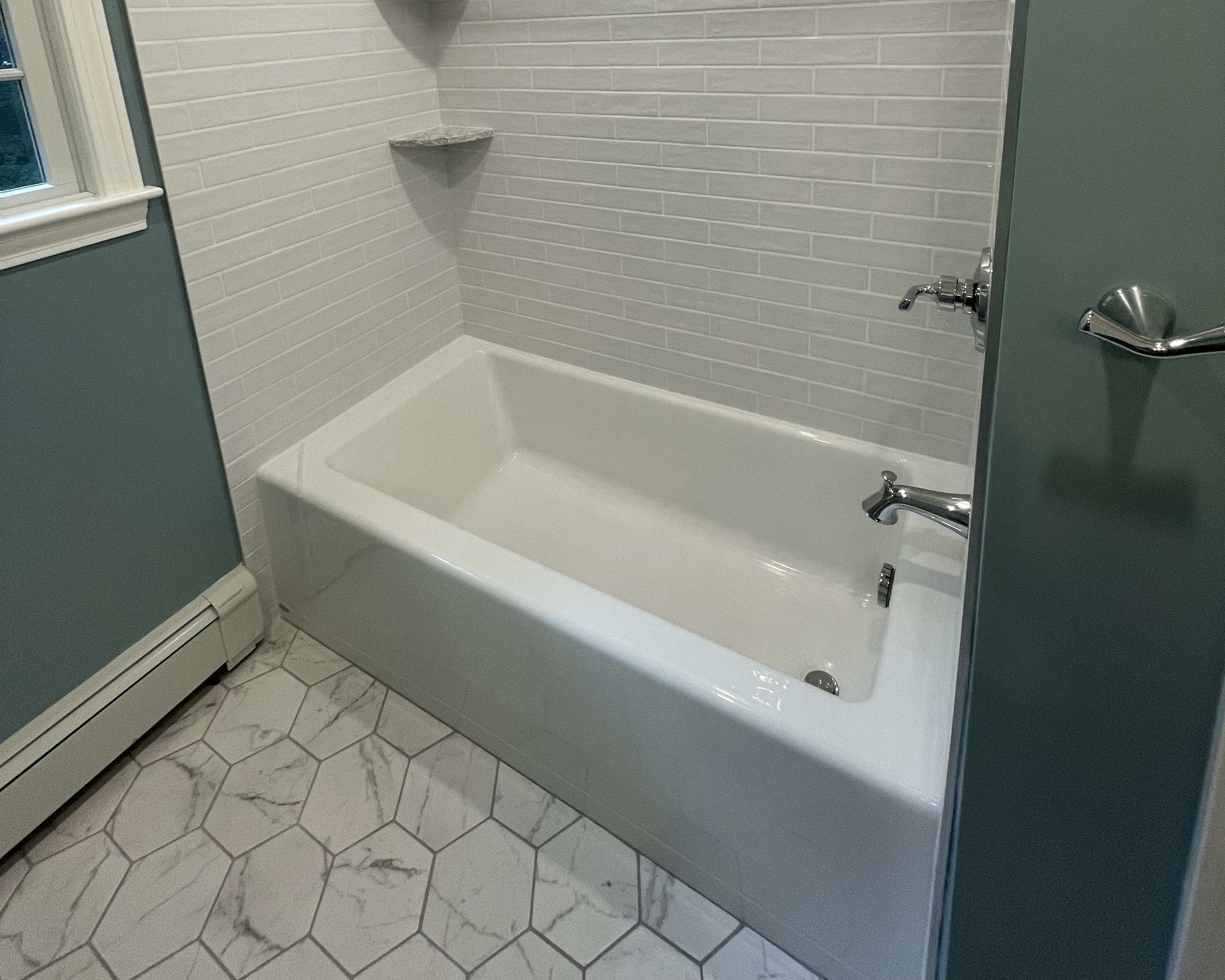 What to Know About Tile Bathtubs