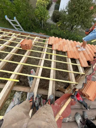 Charpente traditionnelle ou industrielle : que choisir pour votre projet en Charente-Maritime ?