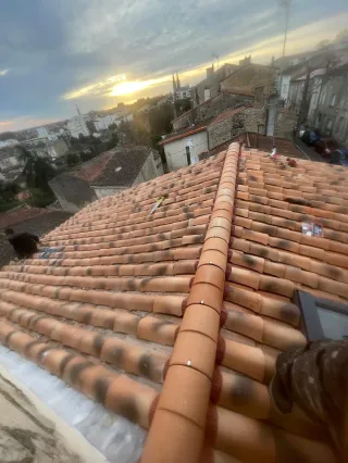 Comment détecter et prévenir les fuites de toiture à Cabariot ?