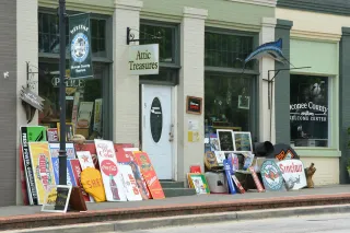 🏺 Attic Treasures Antiques: Perry’s Hidden Gem for Vintage Lovers