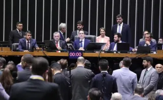 Câmara aprova projeto que combate 'adultização' de crianças nas redes sociais